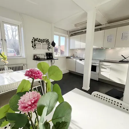 Semesterbostad Large Double With Free Parking *